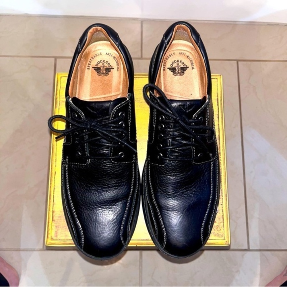 Dockers leather shoes